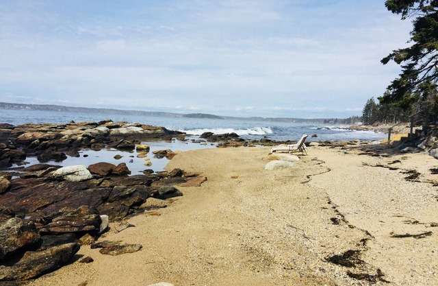 Private Oceanfront Cottage, Private Sand Beach -Lighthouse one mile away