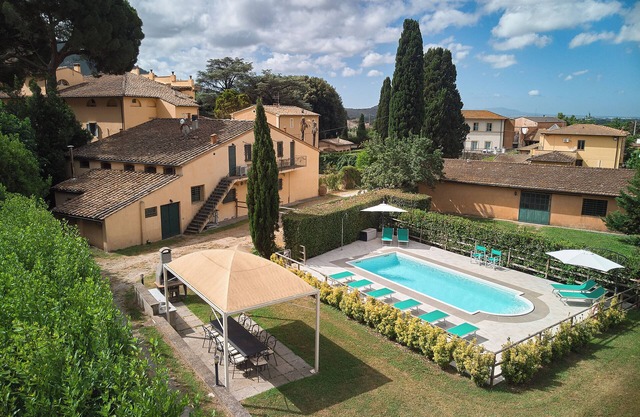 PRIVATE POOL AGRITURISMO FATTORIA LA PIEVE -VILLA FRANTOIO 8 km from Pisa