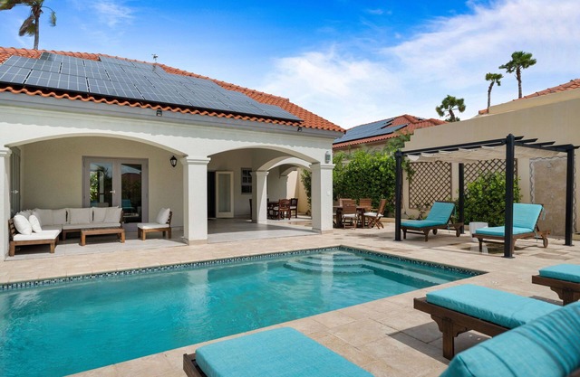 Private Pool Villa with Cabana * 3min to Beaches!