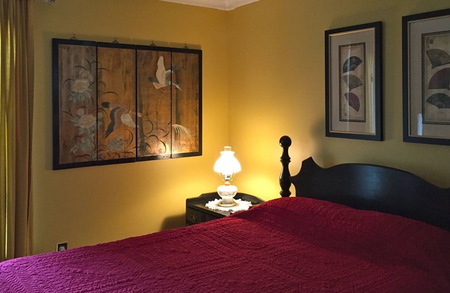 Private, quiet room in a home in the suburbs. Easy access to main interstates.