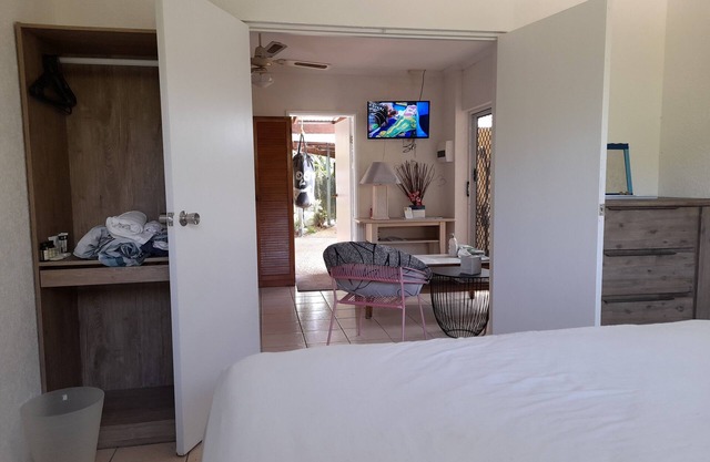 Private, Quiet, Secure, fully Self contained Granny Flat with off street parking