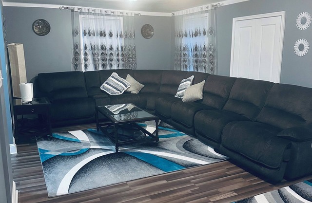 Private, Relaxing, quite, 3 Bedroom Unit, sleeps 6 to 8 people