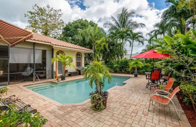 Private room and bathroom near Wellington Equestrian Center