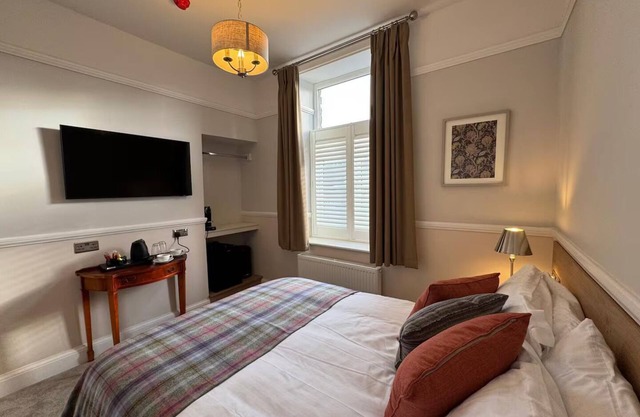 Private Single Stay | Scenic Base in Peak District | Pass the Keys