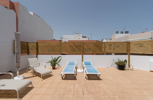 Private Solarium - 2BR House Near the Airport