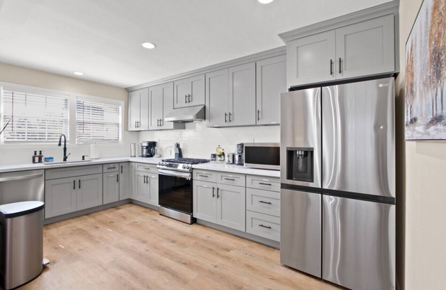 Private, Spacious Home minutes away from Ontario Airport with Parking