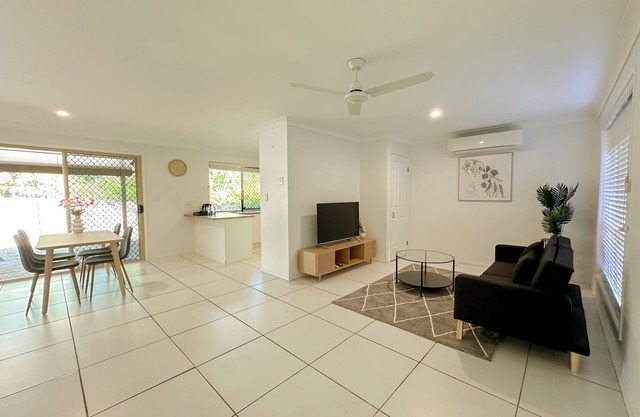 Private Suite 2 bedrooms with kitchen & livingroom