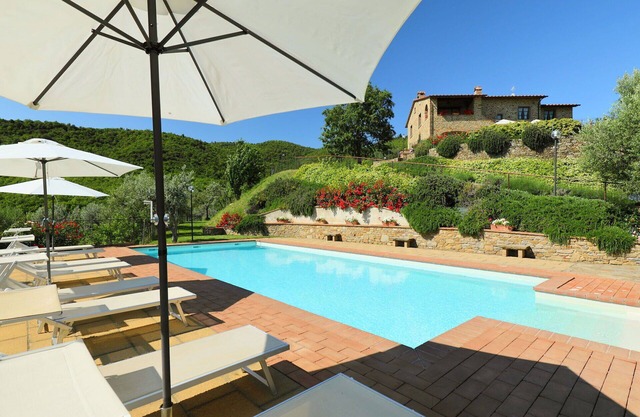 Private Villa with private pool, WIFI, TV, balcony, panoramic view, parking, close to Cortona