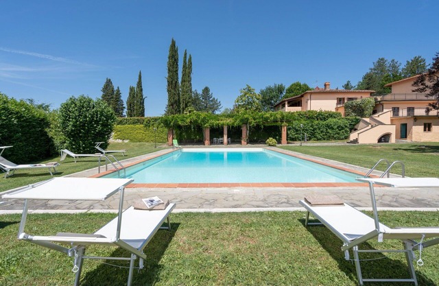 Private Villa with sauna, WIFI, private pool, hot tub, TV, patio, pets allowed, panoramic view