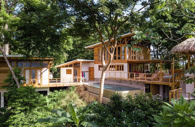 Private Villa w/view of Beach. 4 Bedroom 4 Bath,Infinity Pool. Sleep 8 BEST WIFI