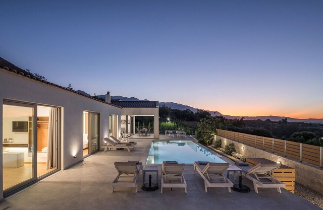 Private Villa White Harmony with Heated Pool for Holidays in Chania, Crete