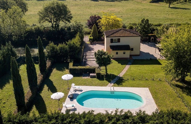 Private Villa with A/C, private pool, WIFI, patio, panoramic view, parking, close to Montepulciano