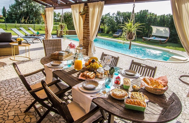 Private Villa with hot tub, private pool, WIFI, A/C, TV, pets allowed, panoramic view, parking