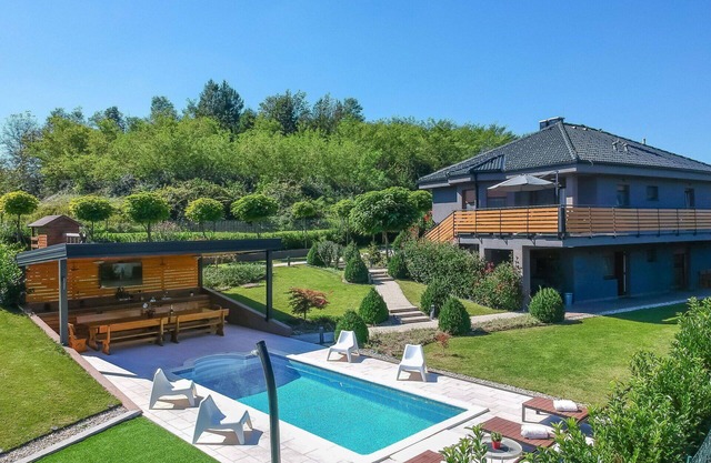 Private Villa with private pool, hot tub, WIFI, A/C, TV, terrace, pets allowed, panoramic view