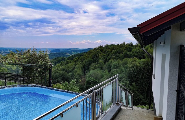 Private wellness for 2 with amazing view, sauna & hot tub