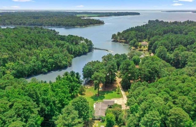 Private Waterfront Home~Near The Tides Inn Resort & Kilmarnock ~ Pet Friendly!
