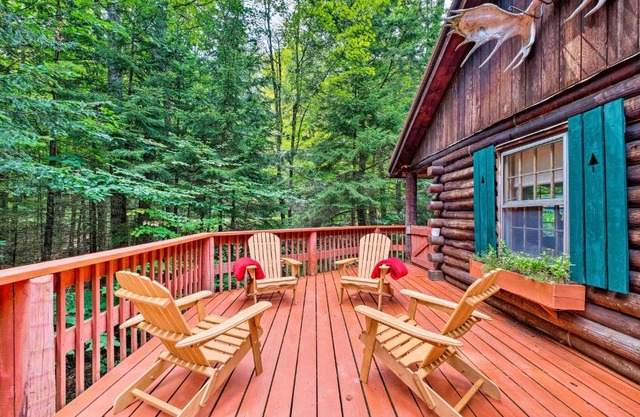 Private Wooded Cabin 7 Mi to Mount Snow!