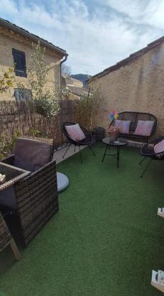 Proche d'Uzès la Terrasse du soleil levant