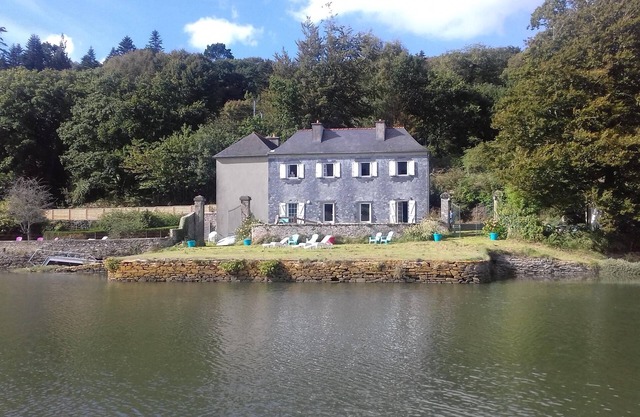 Property Wifi Kayaks Stand up "feet in the water" in Landerneau dogs ok