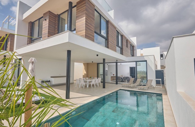 Protaras Aqua Pearl Villa AQ11 - a villa that sleeps 11 guests in 5 bedrooms