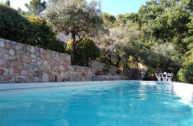 Provençal cottage cottage with a private pool
