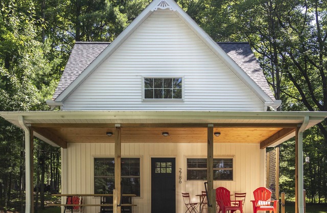 Pura Vida Cottage on Chandler Lake