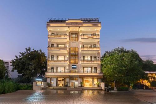 Qotel Signature-Golf Course Road & Sector-53