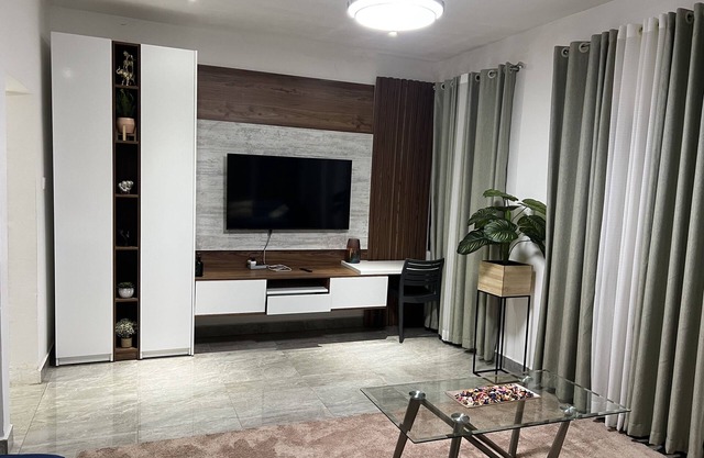 Quaint 2-bedroom apartment with AC in charming Accra