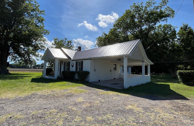 Quaint 3BR Newly Renovated Pet-Friendly Private Home on 3 Acres 1hr to OBX