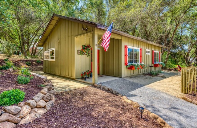 Quaint Adorable NEW Cabin nestled on three acres! Surrounded by Lush Nature!