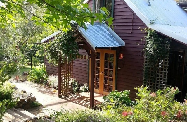 Quaint Gumnut Cottage - isolated and private for one couple.
