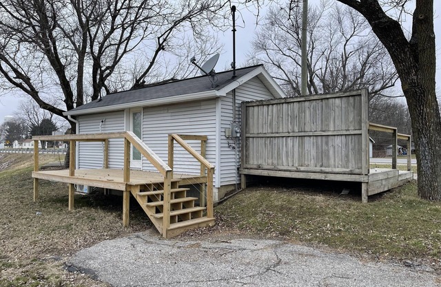 Quaint, tiny home in the small town of Bainbridge. Newly remodeled.