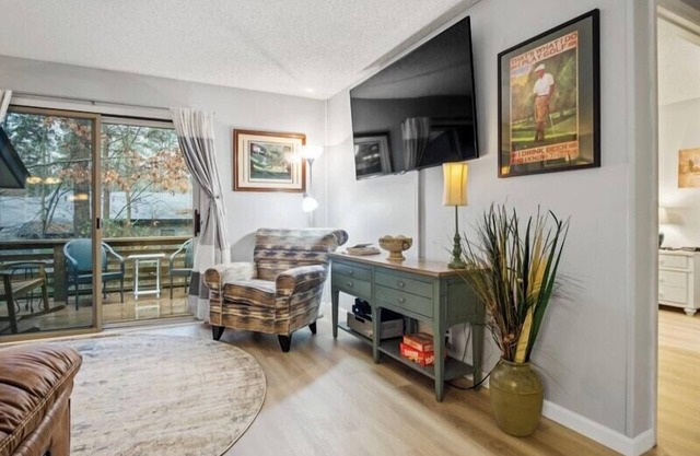 Quaint Townhome Nestled in the Piney Woods