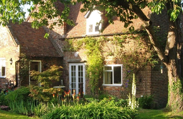 Quaint Village Location With Beautiful English Cottage Garden