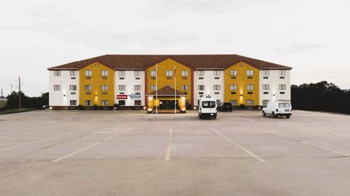 Quality Inn & Suites McAlester on Hwy 69 & US 75