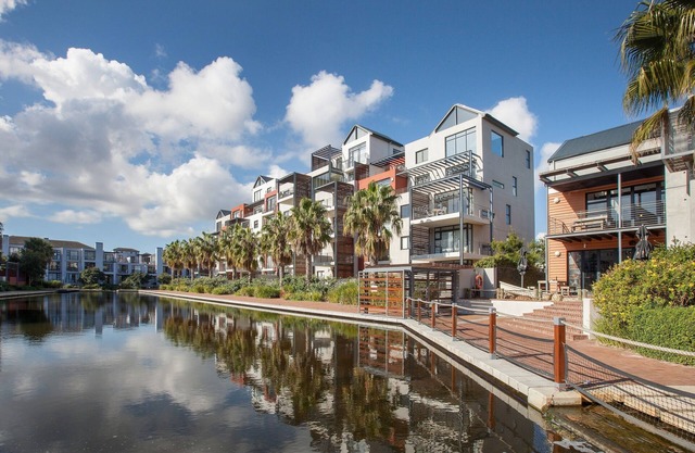 Quayside 301 by CTHA