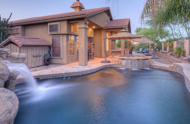 Queen Creek Village: Golf & Mt VIEWS, Htd POOL, Spa, Putt Green, Fire Pit, Bikes, Comm Center