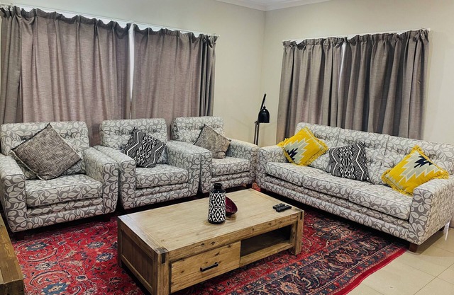 Queen Lizzy Townhouses - 6A