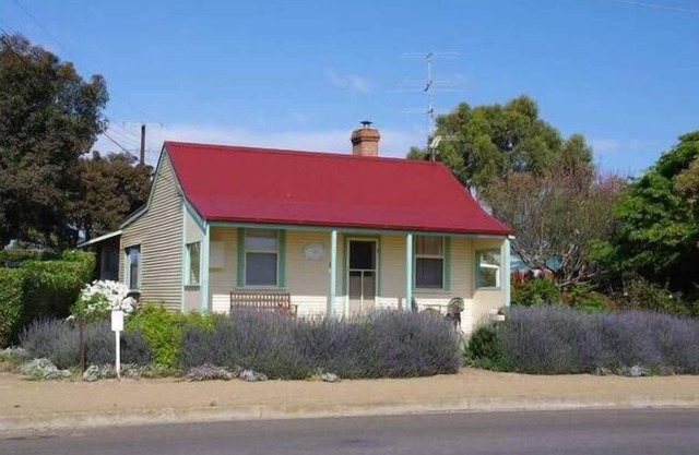 Queenscliffe Cottage - Olde world charm