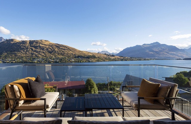 Queenstown Mountain & Lake Views Villa