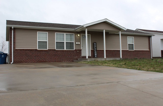 Quiet and Comfortable! 5 minutes away from parks/hospitals