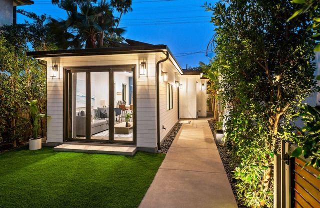 Quiet and Elegant Retreat for 4 Travelers