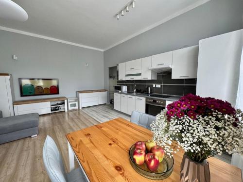 Quiet apartment by the market