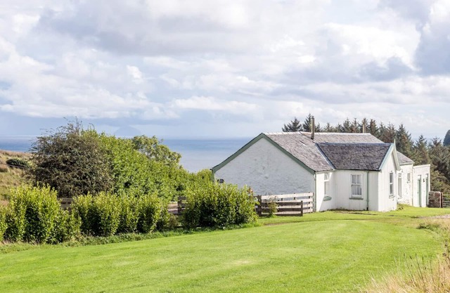 Quiet, cosy country cottage with views across the Firth of Clyde to Ailsa Craig