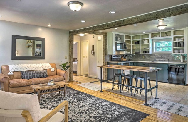 Quiet Country Home in Ava with Chic Interior!