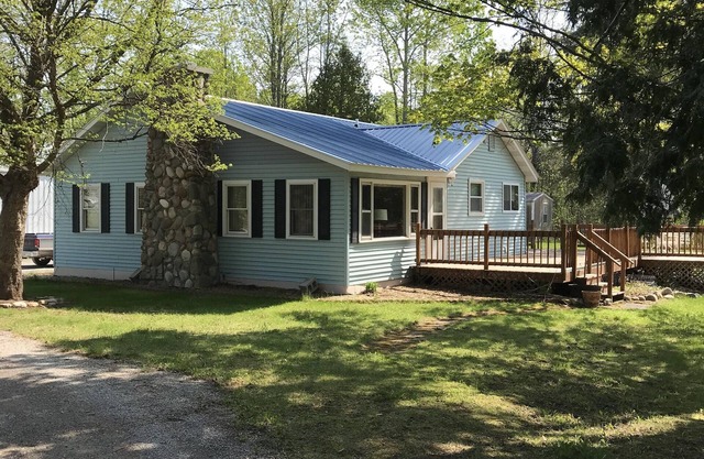 Quiet country home 1.5 miles from Ocqueoc Falls
