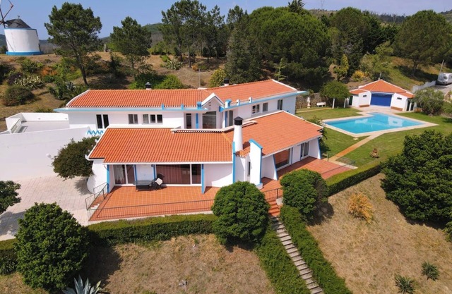 Quiet family villa with pool, garden and stunning views