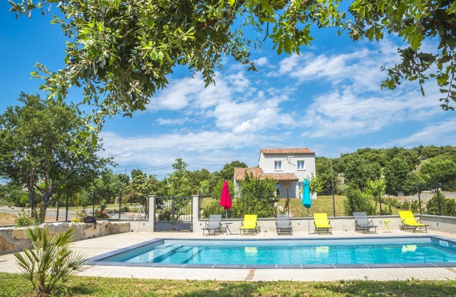 Quiet, fully air-conditioned villa with private pool