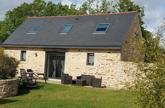 QUIET GITE 4 PEOPLE NEAR THE SEA WITH COVERED POOL