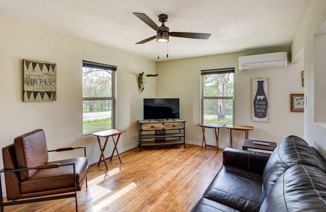 Quiet Hico Home - Walk to Downtown!